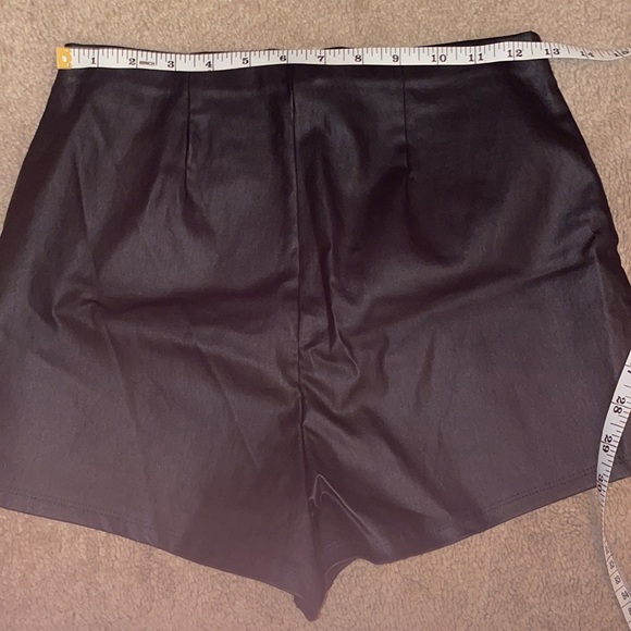 Shorts - Picture 2 of 3
